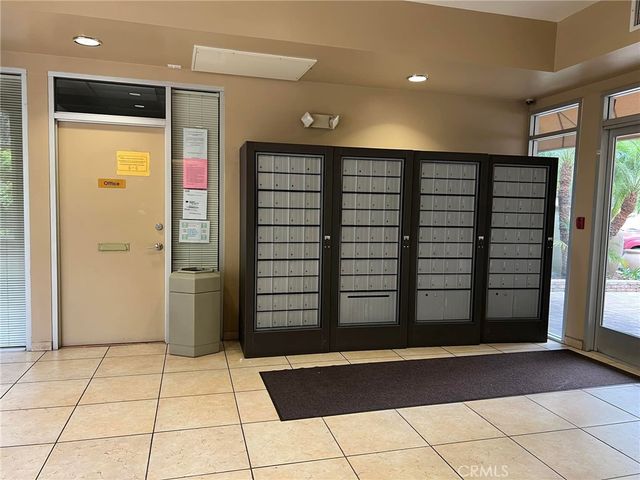 5325 Newcastle 330, Encino, CA 91316