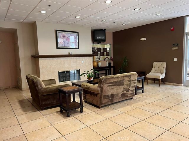 5325 Newcastle 330, Encino, CA 91316