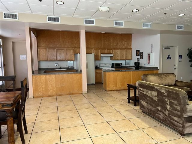 5325 Newcastle 330, Encino, CA 91316