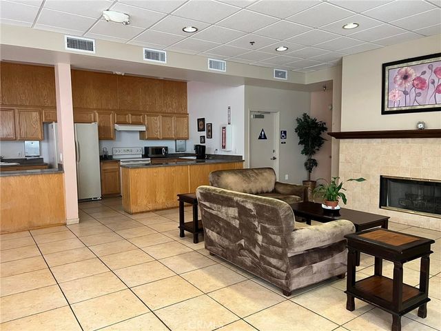 5325 Newcastle 330, Encino, CA 91316