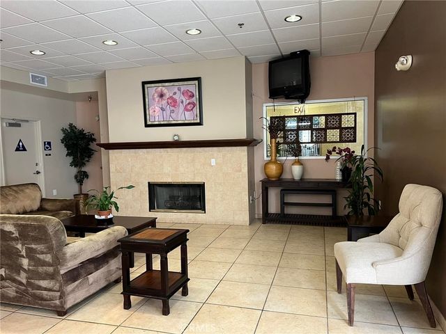 5325 Newcastle 330, Encino, CA 91316