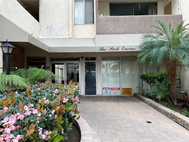 5325 Newcastle 330, Encino, CA 91316