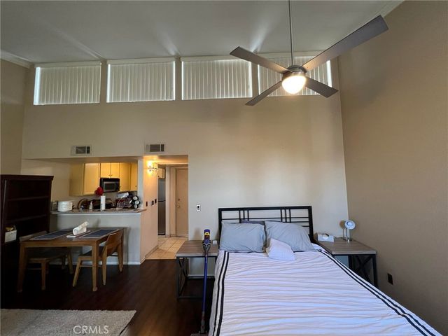 5325 Newcastle 330, Encino, CA 91316