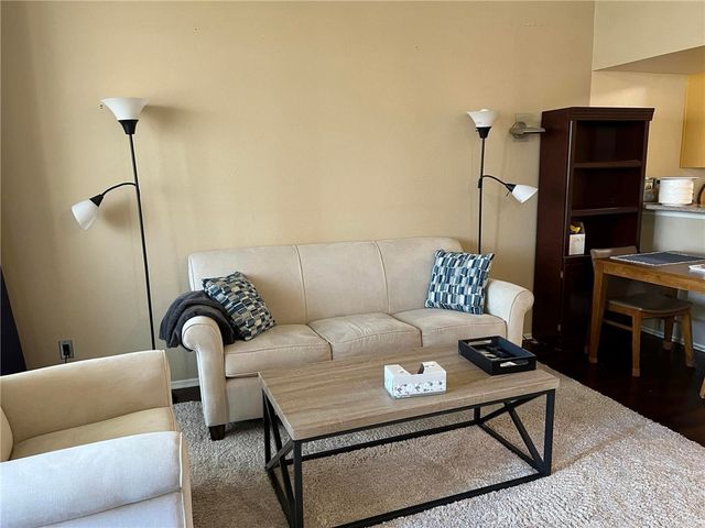 5325 Newcastle 330, Encino, CA 91316