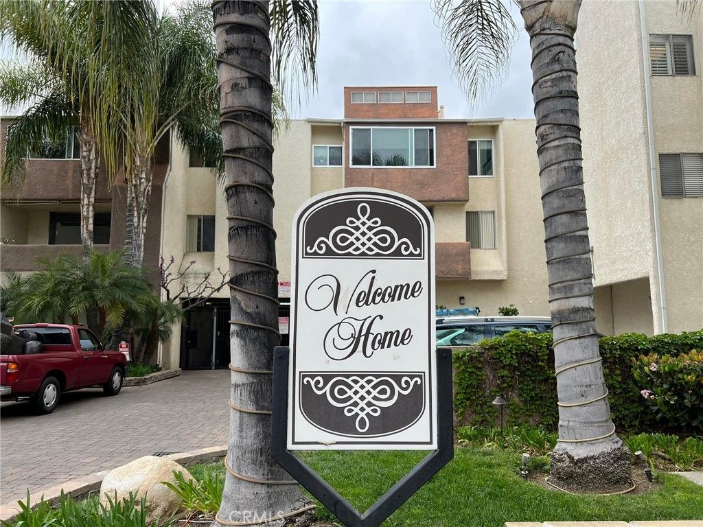5325 Newcastle 330, Encino, CA 91316