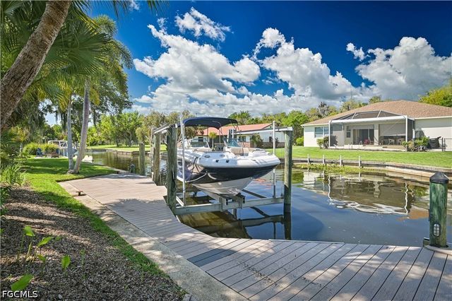 1910 Oak DR, Alva, FL 33920