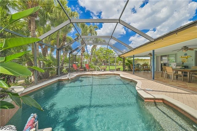 1910 Oak DR, Alva, FL 33920