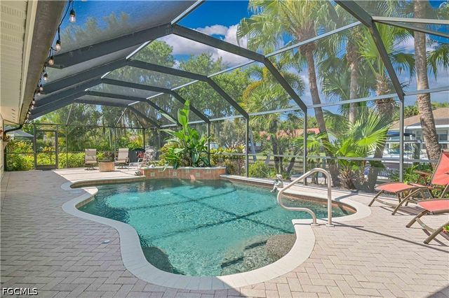 1910 Oak DR, Alva, FL 33920