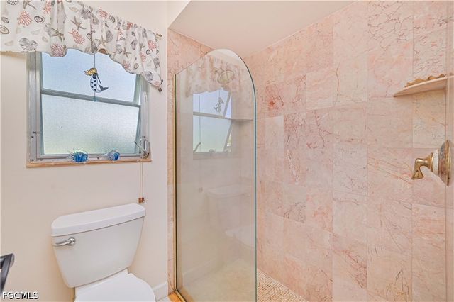 1910 Oak DR, Alva, FL 33920