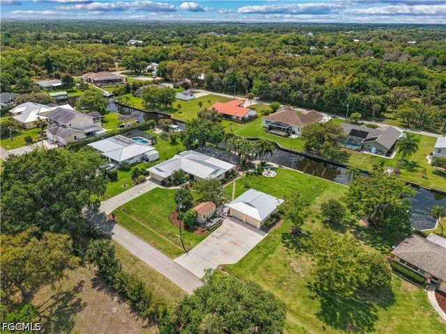 1910 Oak DR, Alva, FL 33920