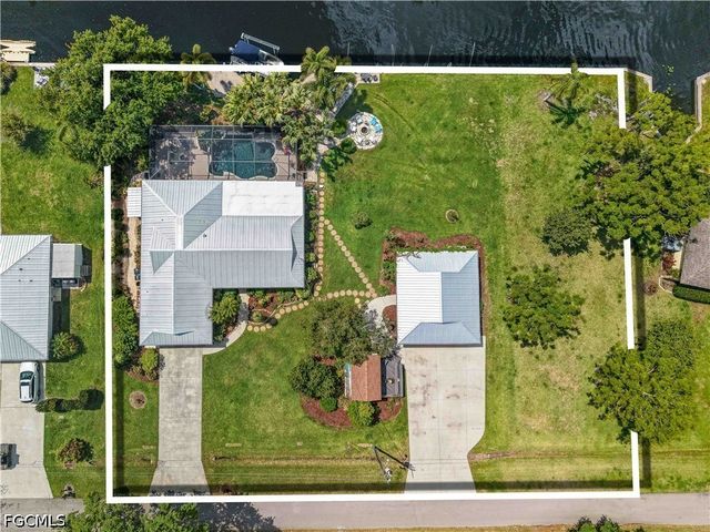1910 Oak DR, Alva, FL 33920