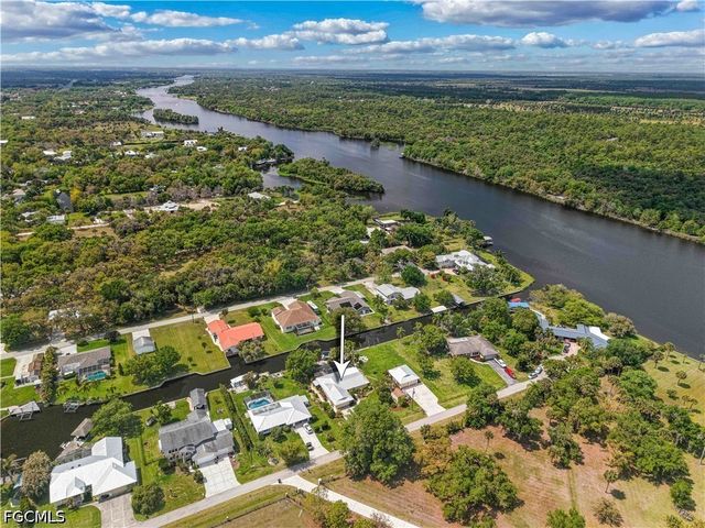 1910 Oak DR, Alva, FL 33920