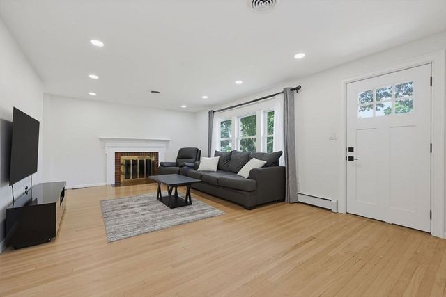 138 Tolman St, Newton, MA 02465