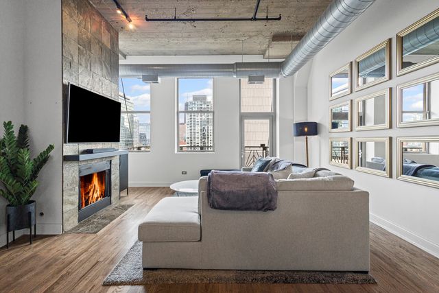 758 N Larrabee Street 718, Chicago, IL 60654