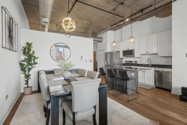 758 N Larrabee Street 718, Chicago, IL 60654