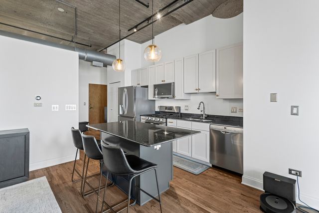 758 N Larrabee Street 718, Chicago, IL 60654