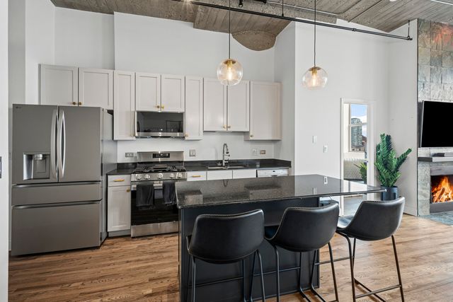 758 N Larrabee Street 718, Chicago, IL 60654