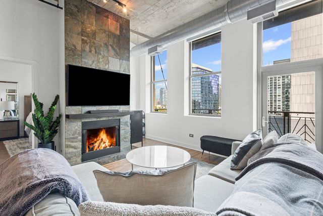 758 N Larrabee Street 718, Chicago, IL 60654