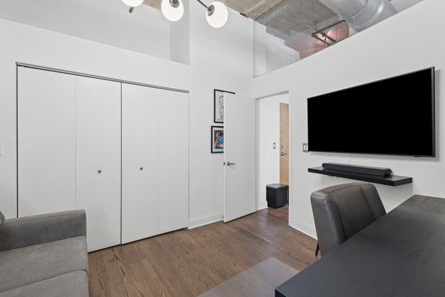 758 N Larrabee Street 718, Chicago, IL 60654