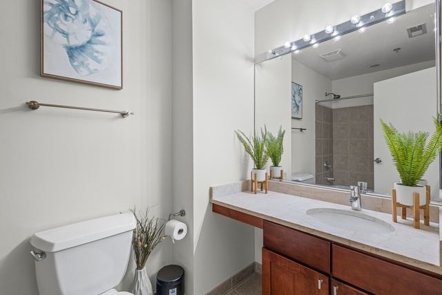 758 N Larrabee Street 718, Chicago, IL 60654