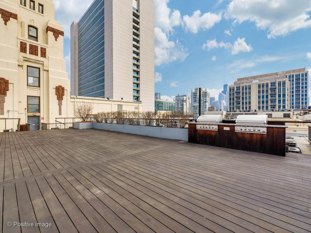 758 N Larrabee Street 718, Chicago, IL 60654