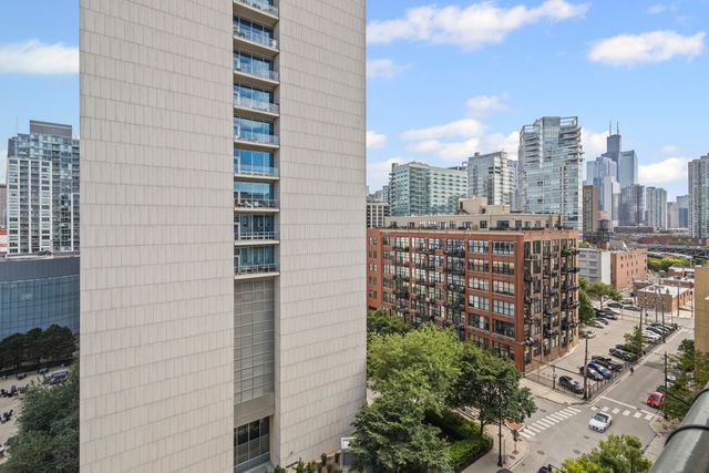 758 N Larrabee Street 718, Chicago, IL 60654