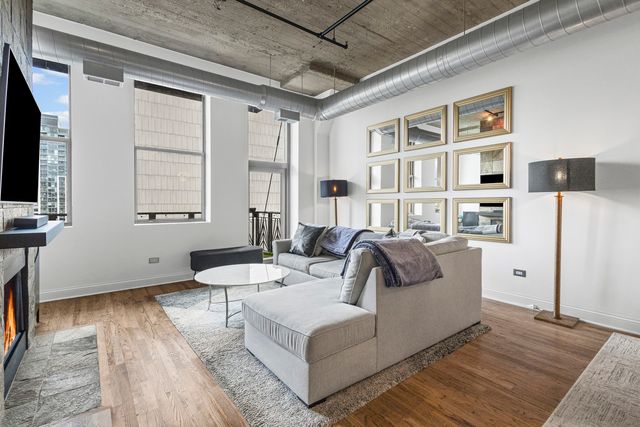 758 N Larrabee Street 718, Chicago, IL 60654