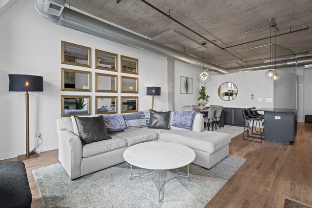 758 N Larrabee Street 718, Chicago, IL 60654