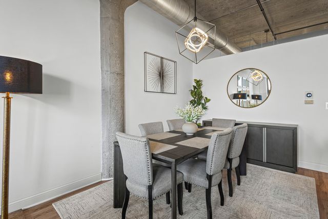 758 N Larrabee Street 718, Chicago, IL 60654