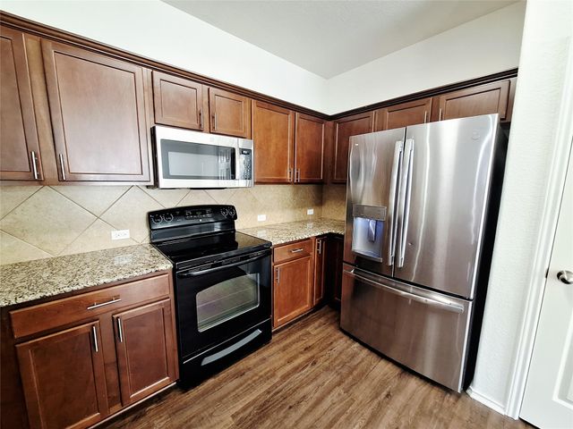 325 Comal RUN, Hutto, TX 78634