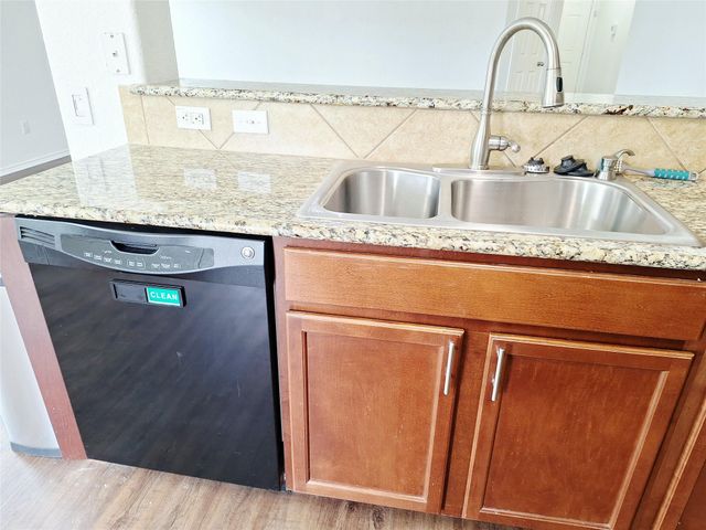 325 Comal RUN, Hutto, TX 78634
