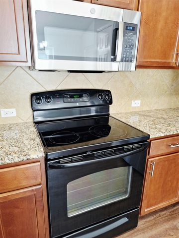 325 Comal RUN, Hutto, TX 78634