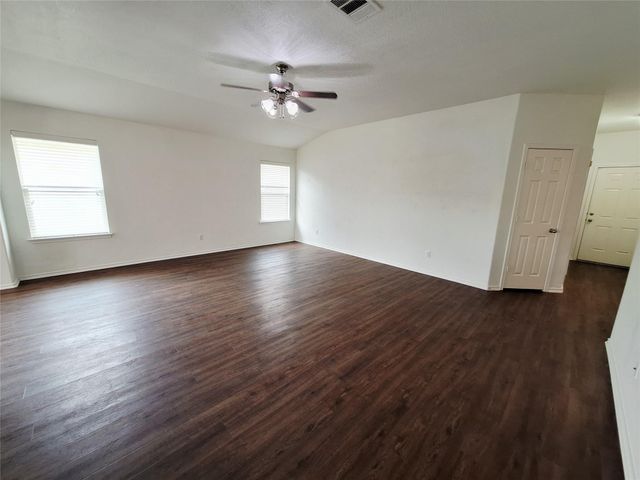 325 Comal RUN, Hutto, TX 78634