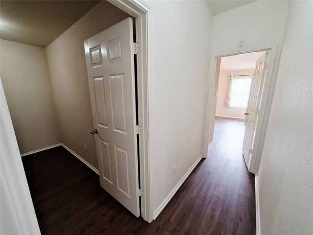 325 Comal RUN, Hutto, TX 78634