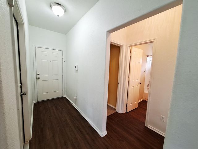 325 Comal RUN, Hutto, TX 78634