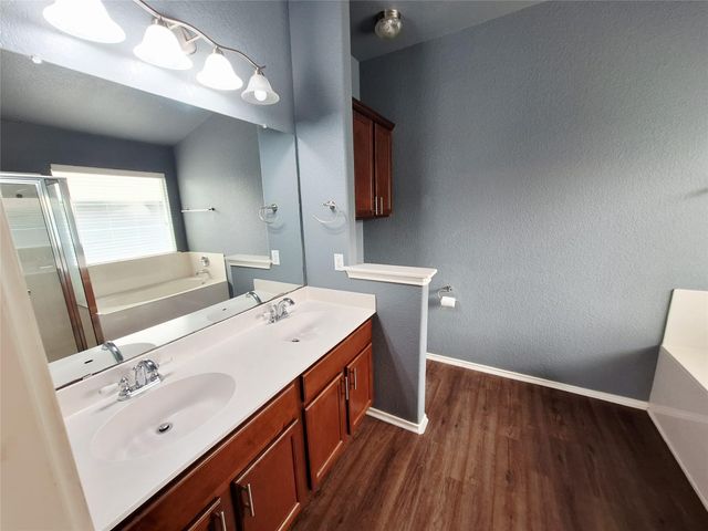 325 Comal RUN, Hutto, TX 78634