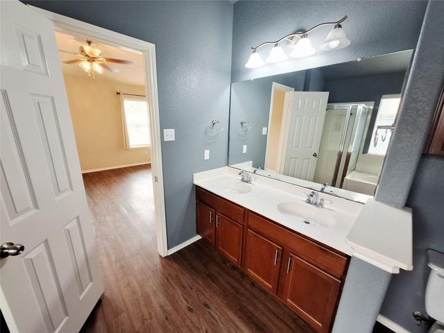 325 Comal RUN, Hutto, TX 78634