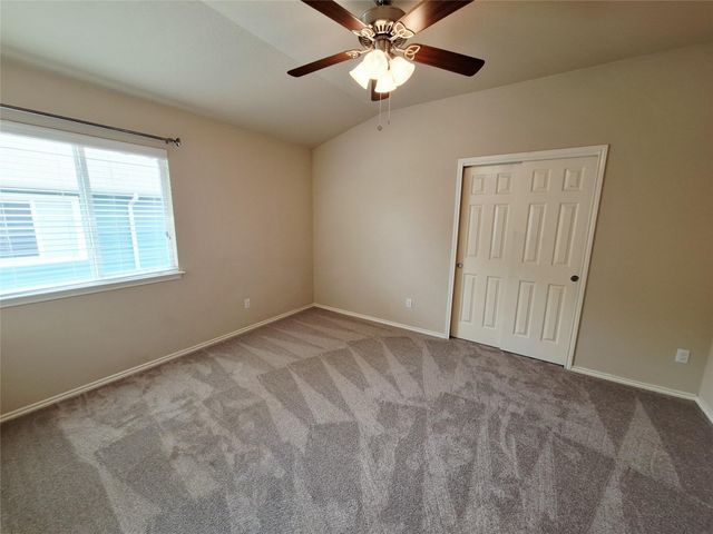 325 Comal RUN, Hutto, TX 78634