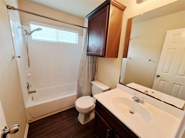 325 Comal RUN, Hutto, TX 78634