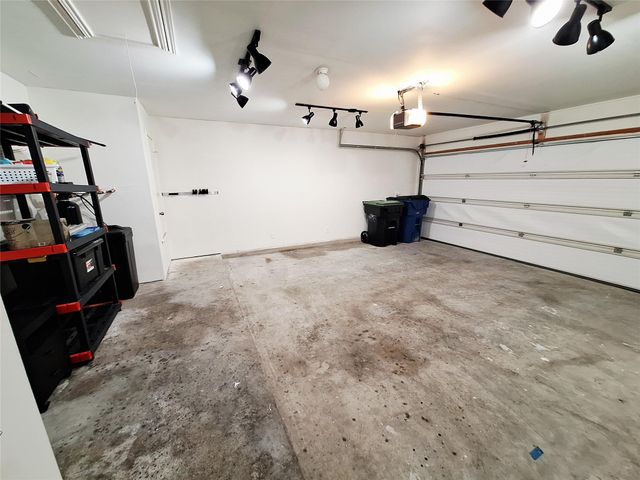 325 Comal RUN, Hutto, TX 78634