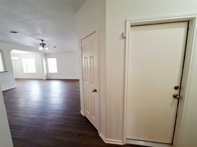 325 Comal RUN, Hutto, TX 78634