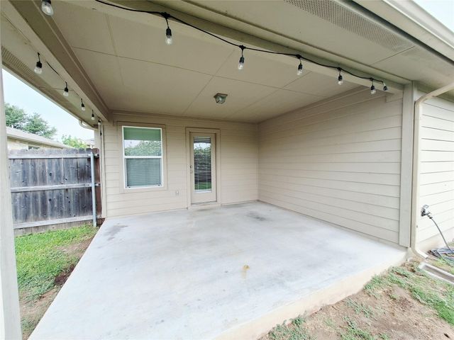 325 Comal RUN, Hutto, TX 78634