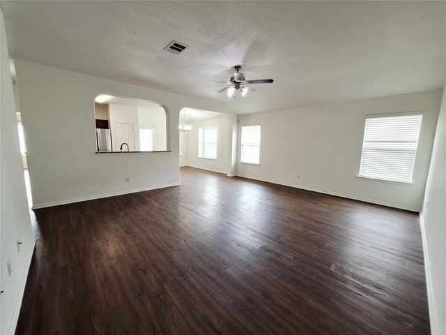 325 Comal RUN, Hutto, TX 78634