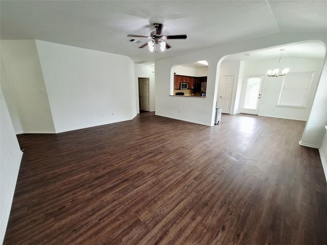 325 Comal RUN, Hutto, TX 78634
