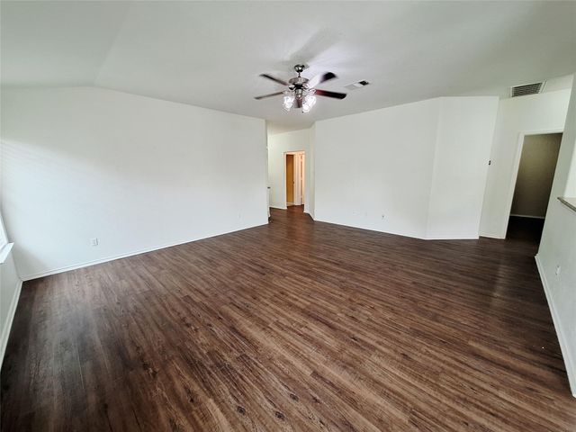 325 Comal RUN, Hutto, TX 78634