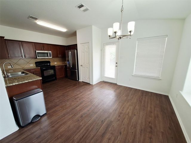 325 Comal RUN, Hutto, TX 78634