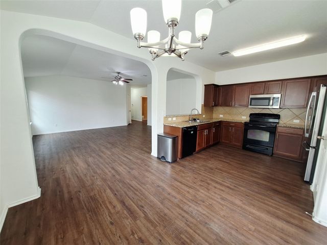 325 Comal RUN, Hutto, TX 78634