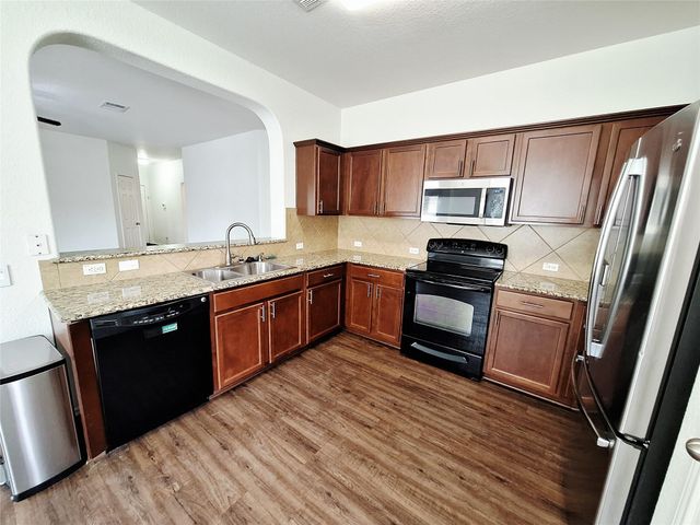 325 Comal RUN, Hutto, TX 78634