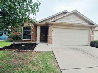 325 Comal RUN, Hutto, TX 78634