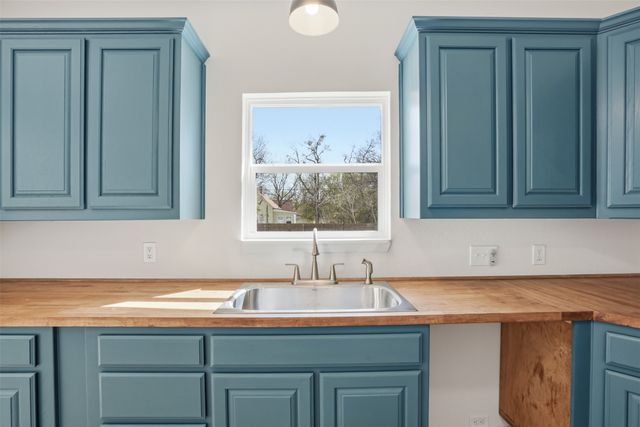 410 S Spears Street, Alvarado, TX 76009